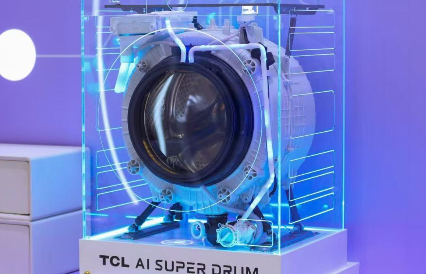 Transparent functional demonstration display explaining appliance technology